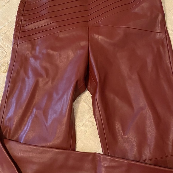Gorgeous pristine Zara Faux Leather pants, XS (zipper needs to be fixed) - Picture 5 of 10